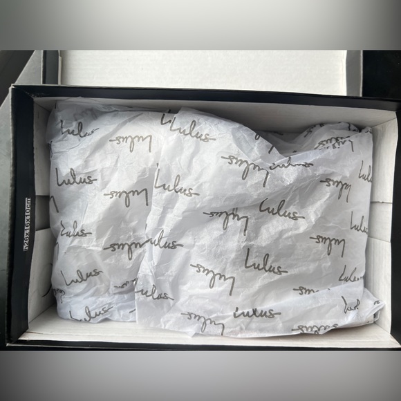 Laura II White Satin Ankle Strap Pointed-Toe Pumps -Sz 7 - Picture 6 of 7